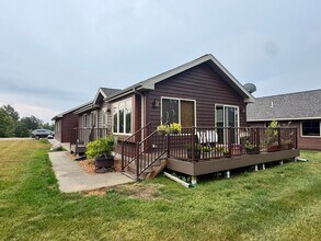 Building Photo - 2 Bedroom/ 2 Bathroom Home located in Tom'...
