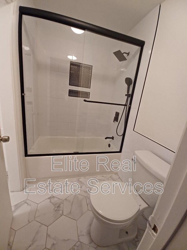 Building Photo - 6540 College Grove Dr