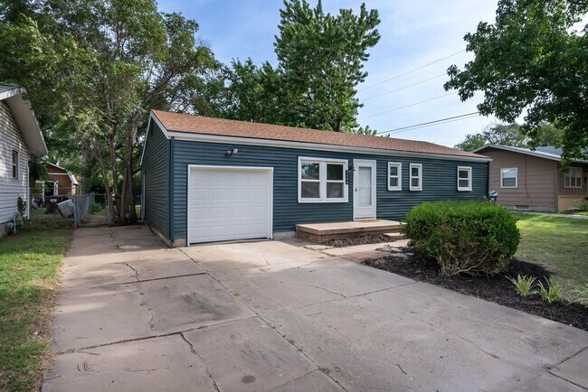 Building Photo - 2404 W 29th St S