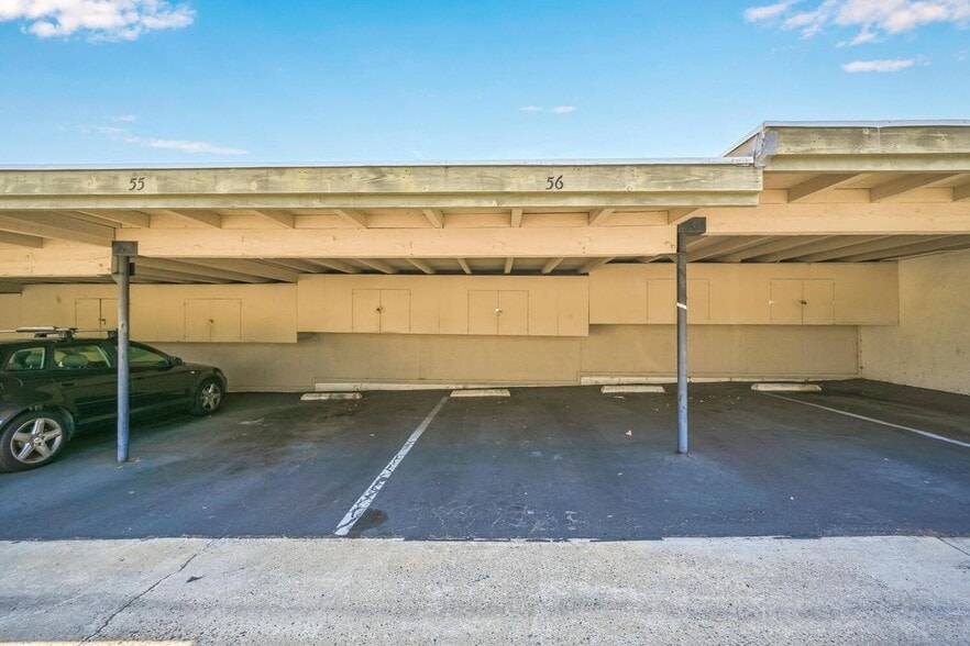 Building Photo - 23732 Hillhurst Dr
