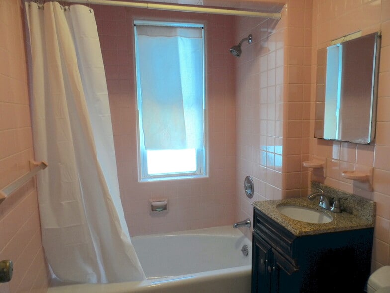 Building Photo - 9 Willard Ave