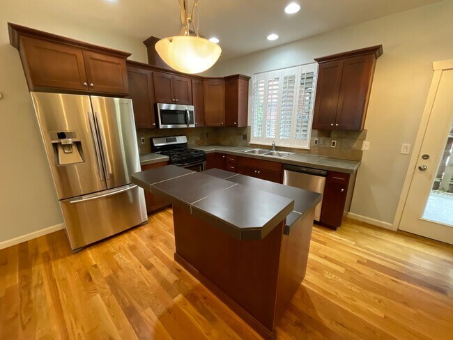 Building Photo - 3 Bedroom 2.5 Bathroom House with Bonus Room ~ Garage, A/C, includes Washer and Dryer ~ Close to ...