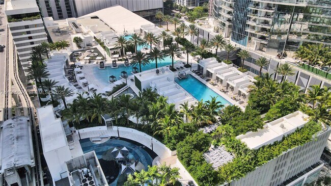 Building Photo - 851 NE 1st Ave