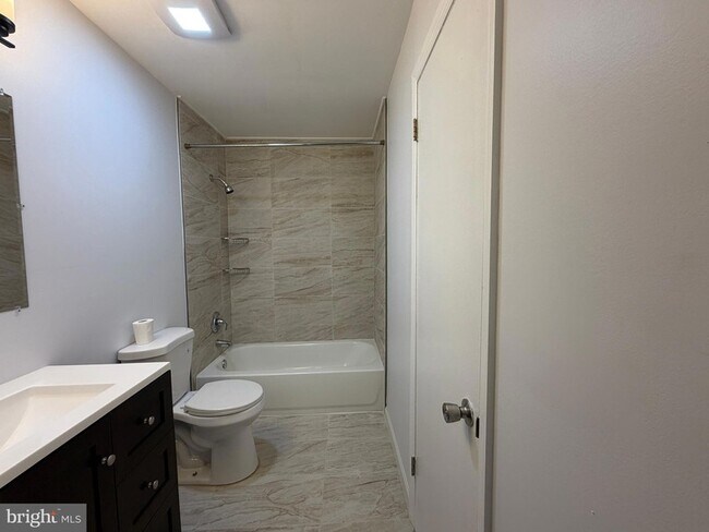 Building Photo - 99 Brookview Cir