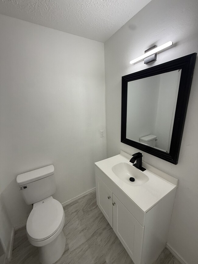 Building Photo - 402 Tresvant Dr