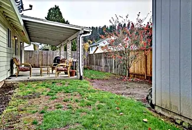 Building Photo - 9834 SE Clinton St