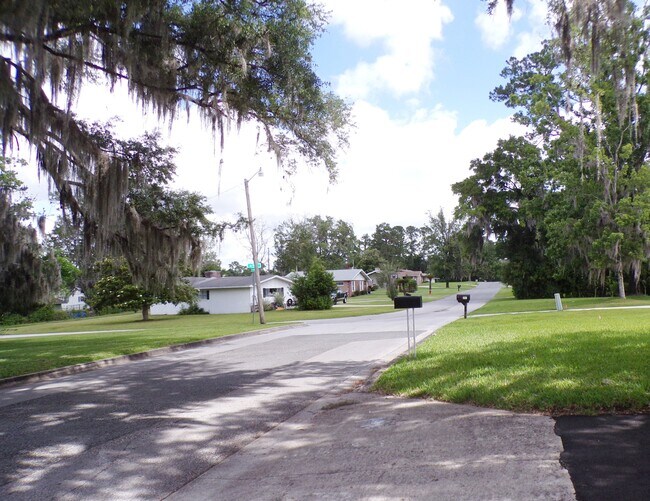 Street View - 711 SE 40th Ave