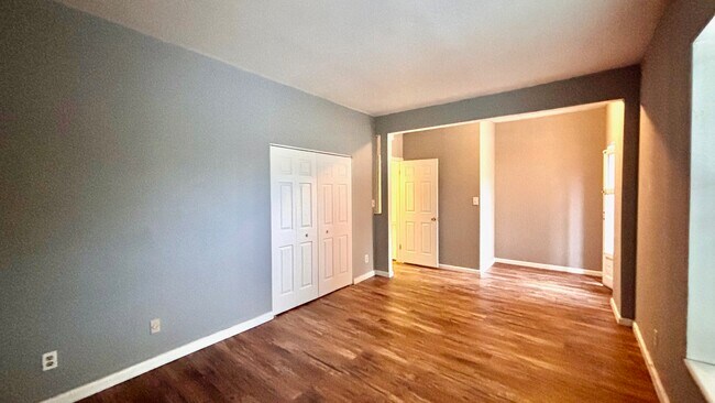 Building Photo - 348 N Newstead Ave