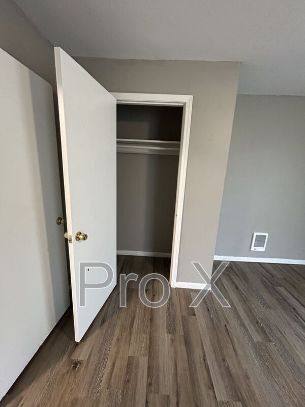 Building Photo - 1409 S Broadway St