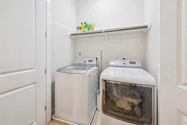 Building Photo - 5729 Larkin St