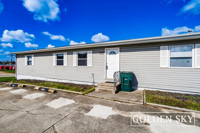 Primary Photo - 2020 W Enterprise Ave