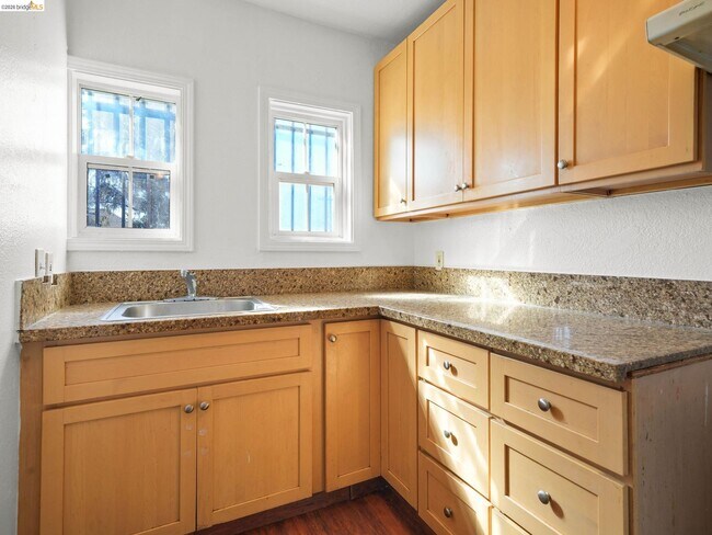 Building Photo - 400 Bissell Ave