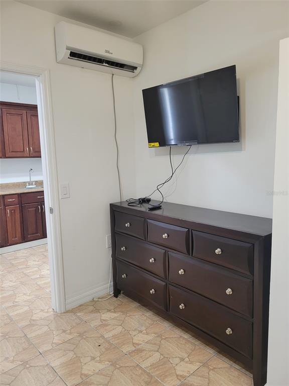 Building Photo - 531 Lakeview Ct