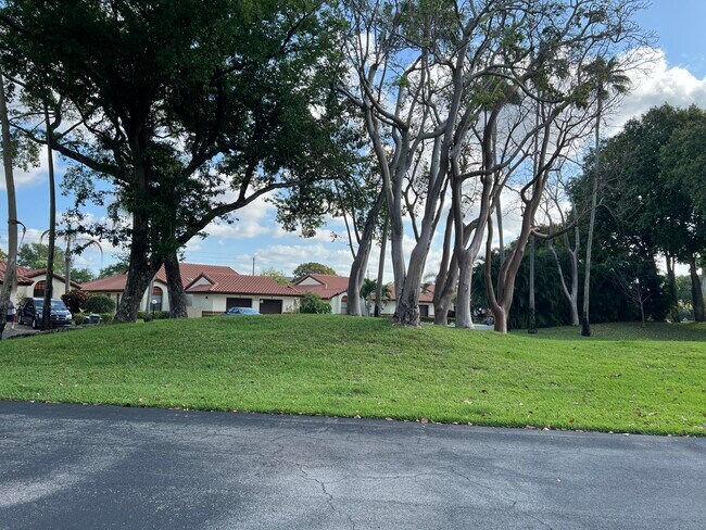 Building Photo - 10555 Garden Palm Ct