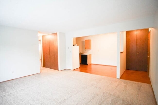 Building Photo - Mid-Century 2-Bedroom in Sullivan's Gulch-...