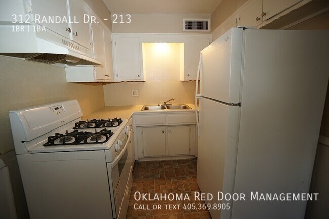 Building Photo - 312 Randall Dr