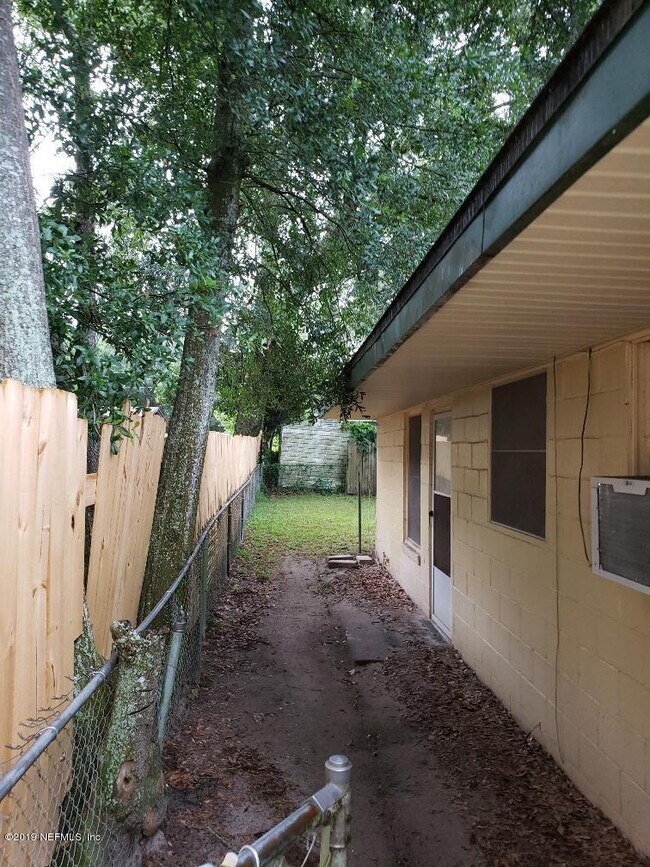Building Photo - 6348 Hyde Grove Ave