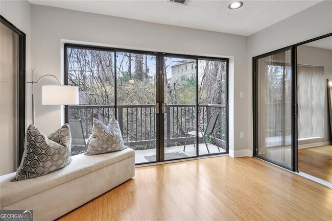 Building Photo - 1110 Pine Heights Dr NE