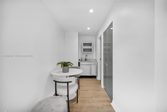 Building Photo - 150 NE 50th St