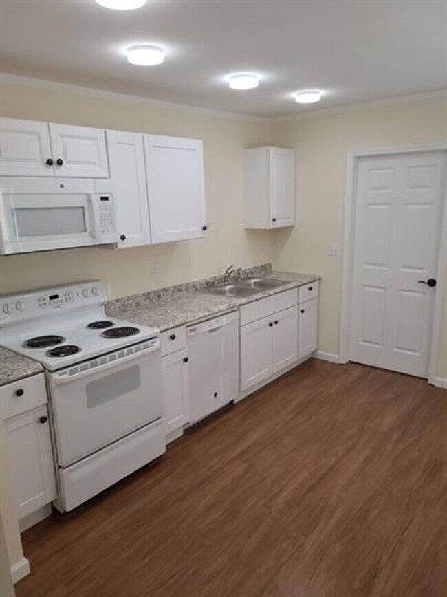 Building Photo - 1538 Longfield Ave