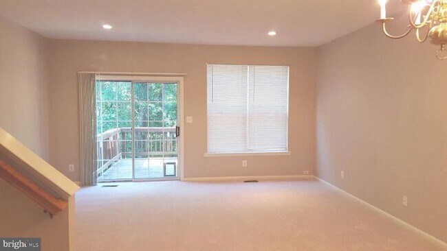 Building Photo - 43155 Huntsman Square