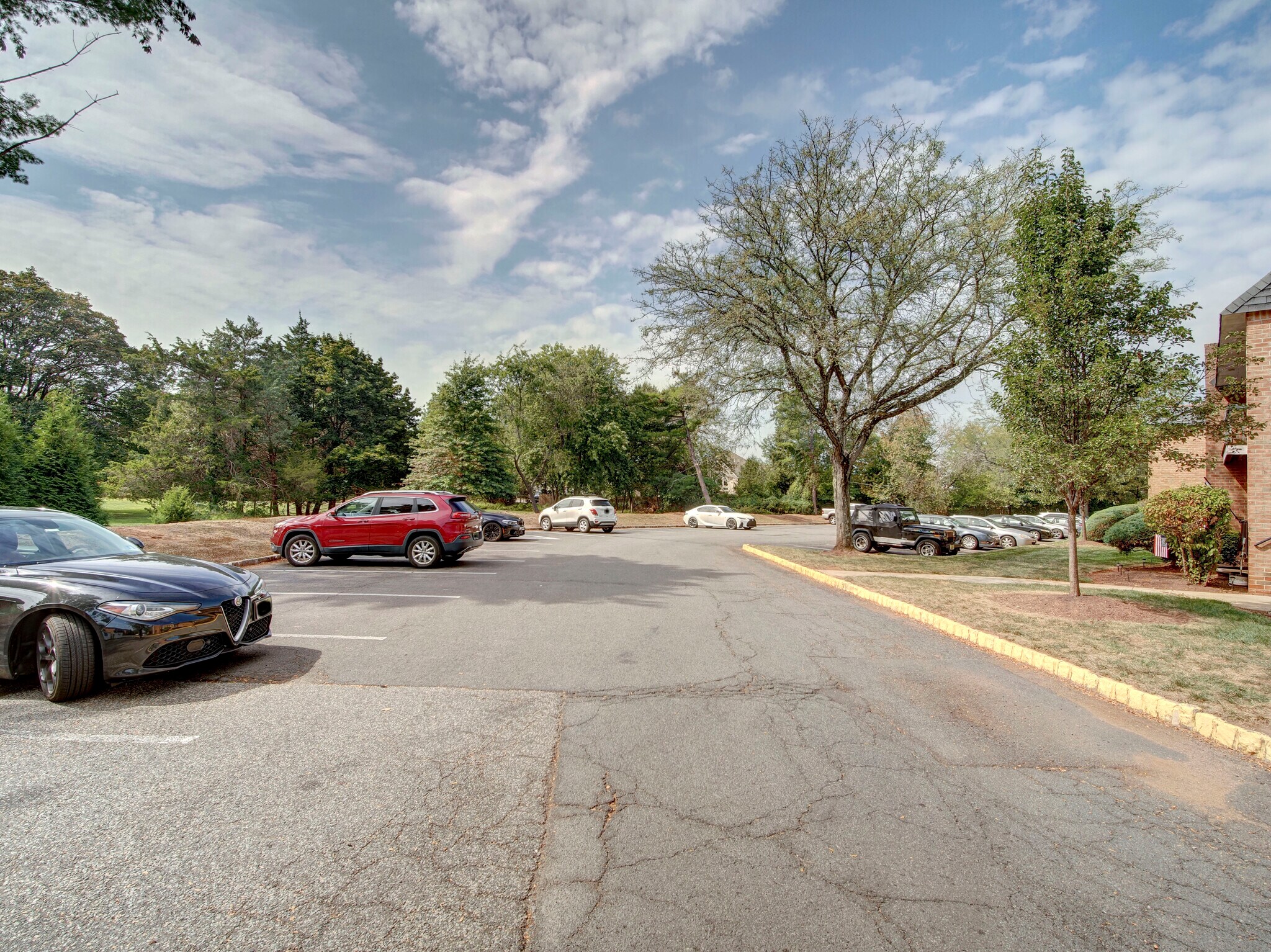 Building Photo - 807 Eves Dr