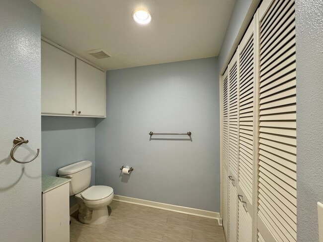 Building Photo - Enjoy the Best of Pasadena from This Beautifully Maintained Condo