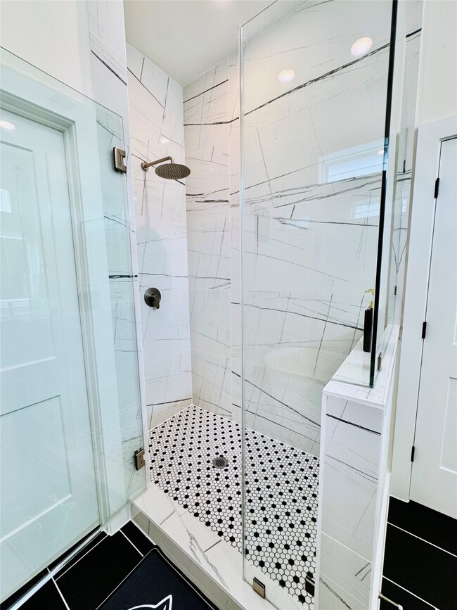 Building Photo - 225 Noras Ln