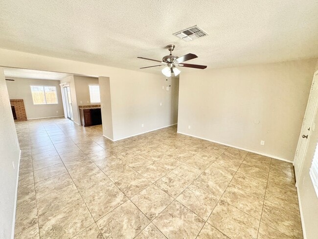 Building Photo - Fantastic 3 Bedroom/2 Bath Single Level Home & NO HOA!  Schedule a Showing Today!