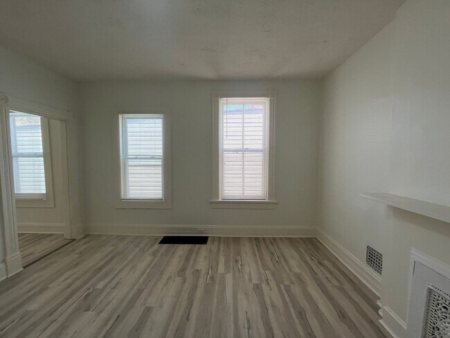 Building Photo - 4 bedroom 1 bath