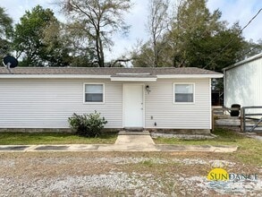 Building Photo - Great 2 Bedroom Unit in Fort Walton Beach!