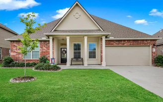 Building Photo - 388 Lakeshore Vlg E