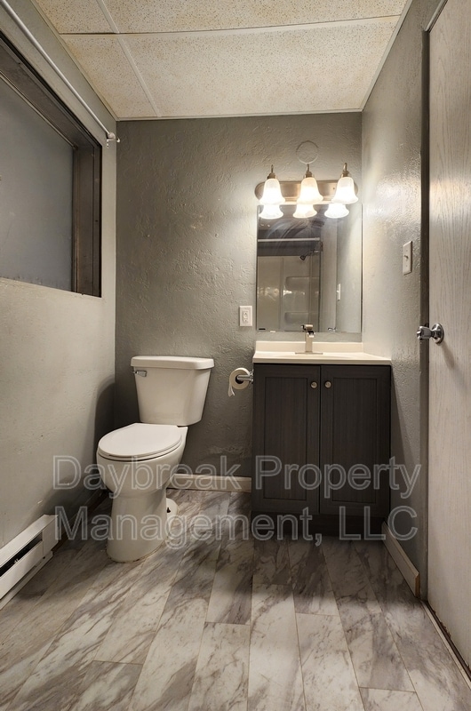 Building Photo - 32 10th Ave N