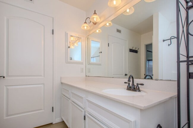 Building Photo - Spacious 3 Bed/ 2 Bath Home Nestled In Tranquil Setting in Spring Valley