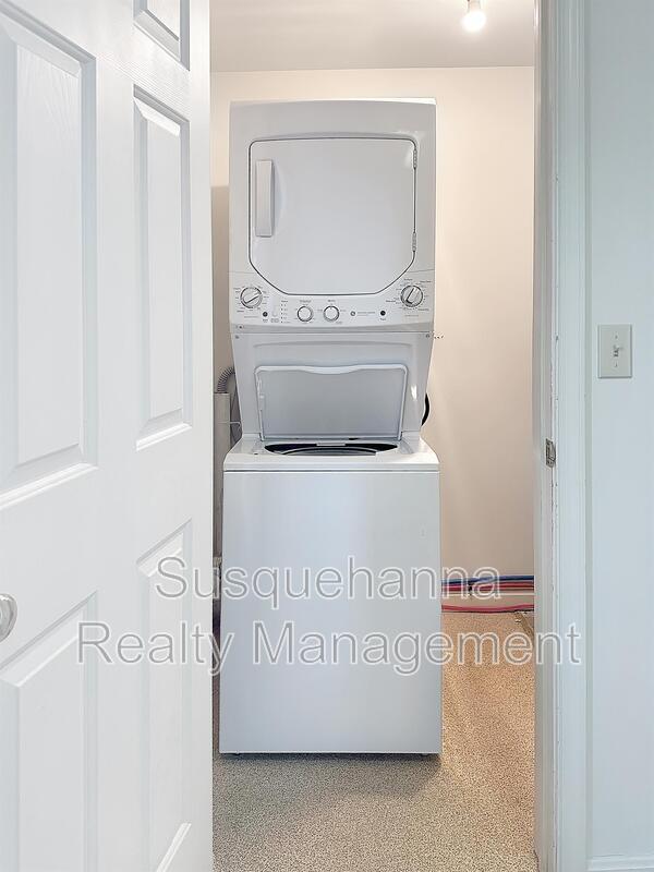 Building Photo - 14 Center Rd