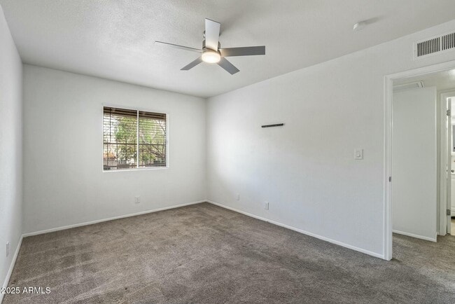 Building Photo - 1209 E Townley Ave