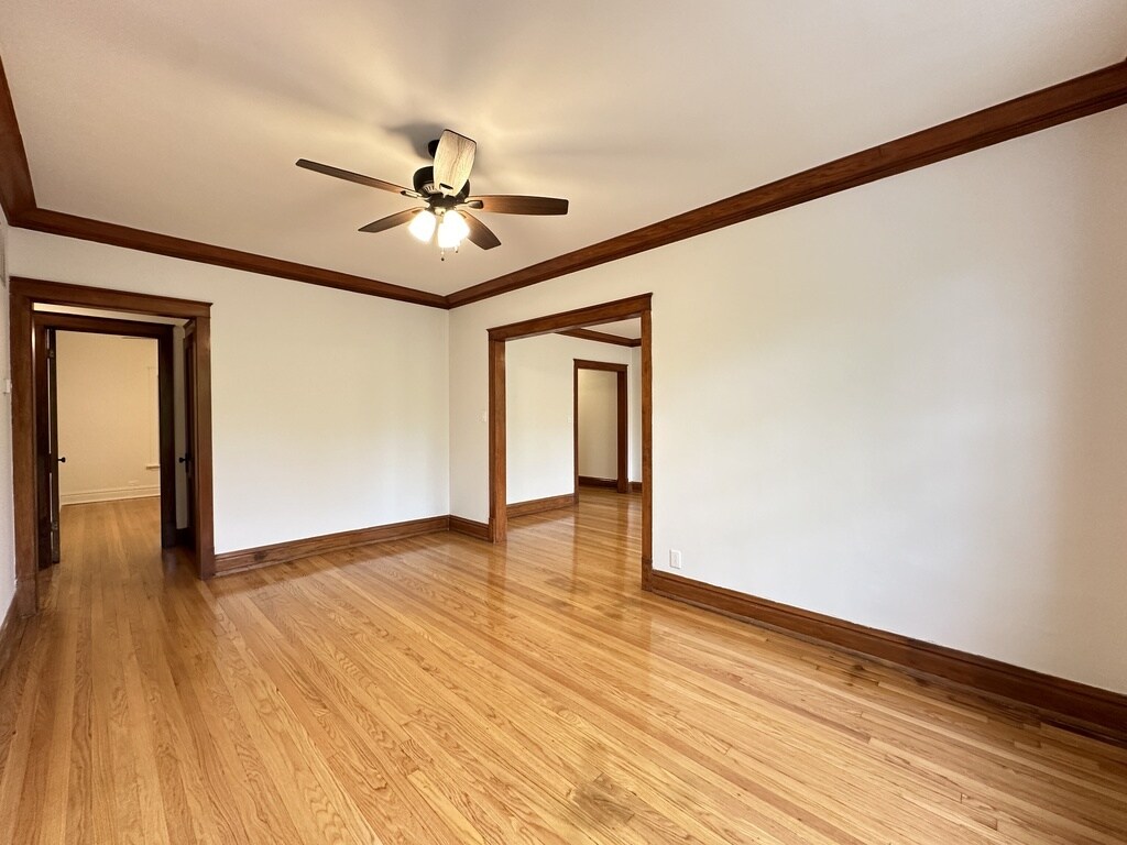 Building Photo - 2121 W Irving Park Rd