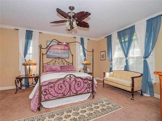 Building Photo - 5873 Pine Ridge Cir