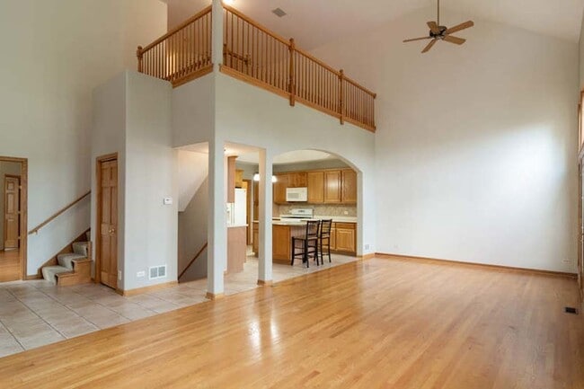 Building Photo - 922 W Chesterfield Ct