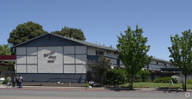 Primary Photo - Bel Air Arms Apartments