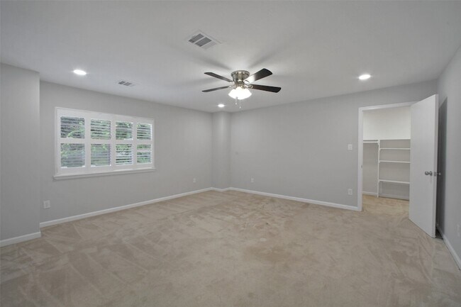 Building Photo - 15815 Baytree Dr