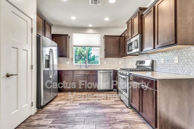 Building Photo - 2734 S Santa Rita