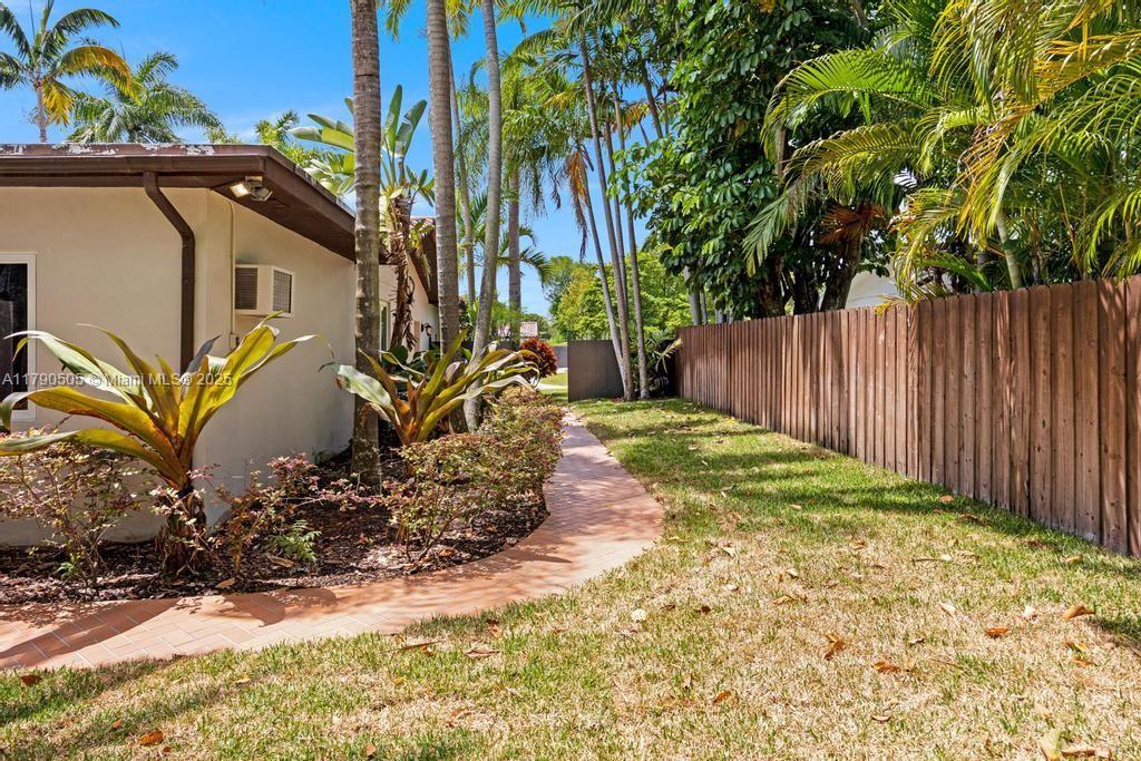 Building Photo - 12121 SW 110th Ave