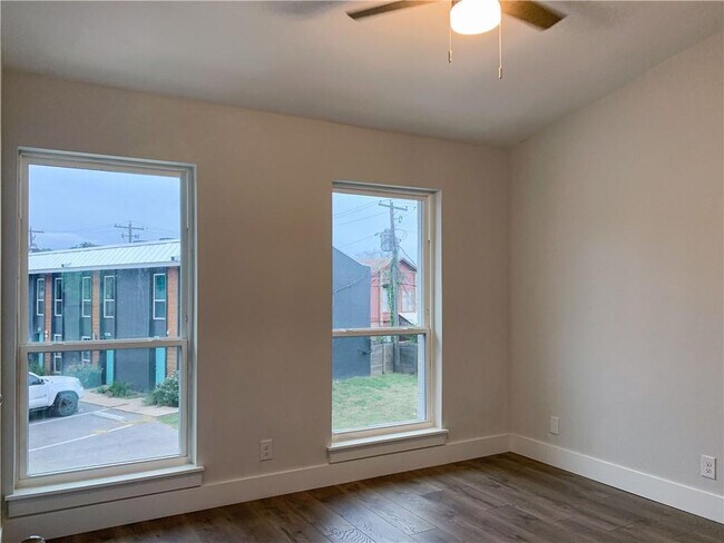 Building Photo - 3812 Southway Dr
