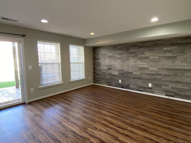 Building Photo - 30 Scholarship Ln