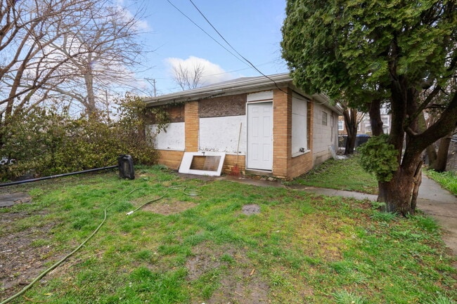Building Photo - 11527 S La Salle St