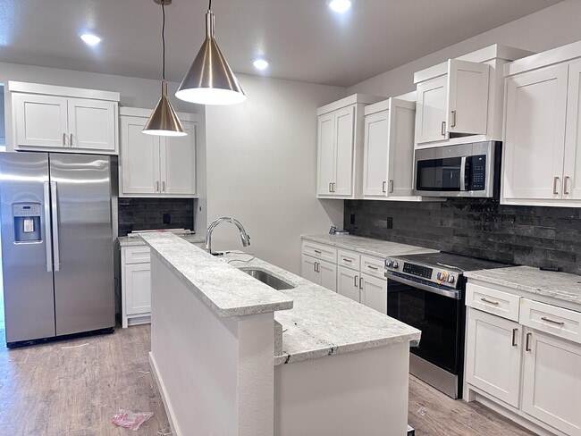 Building Photo - 10916 Albany Ave