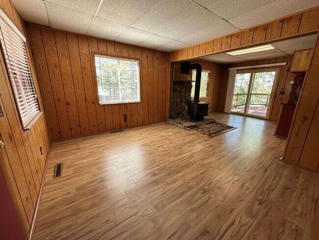 Building Photo - 20341 Maxwell Dr