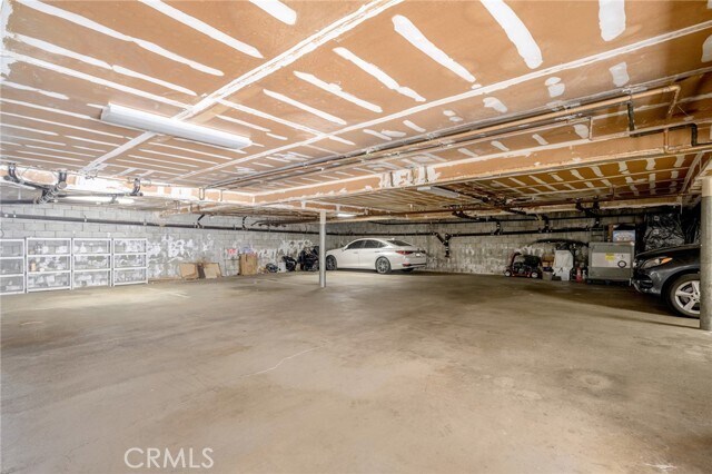 Building Photo - 823 E Wilson Ave