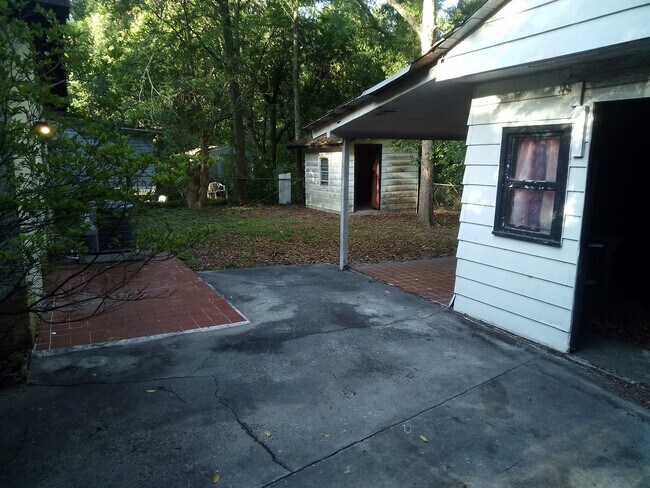 Building Photo - 2112 Allandale Cir W